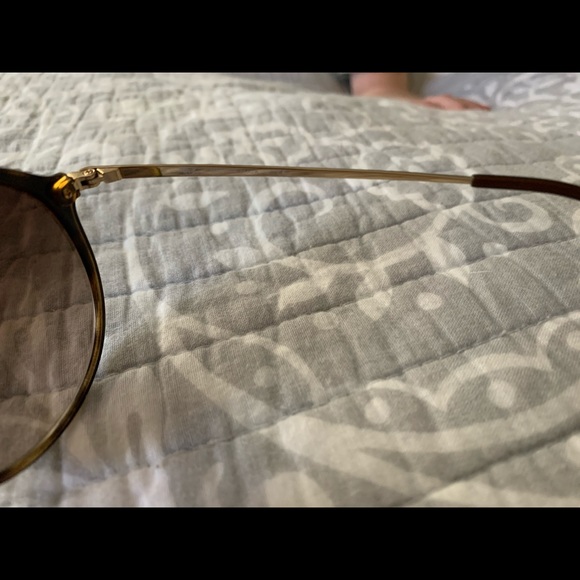 Rayban Aviators. Like new condition. - Picture 4 of 6